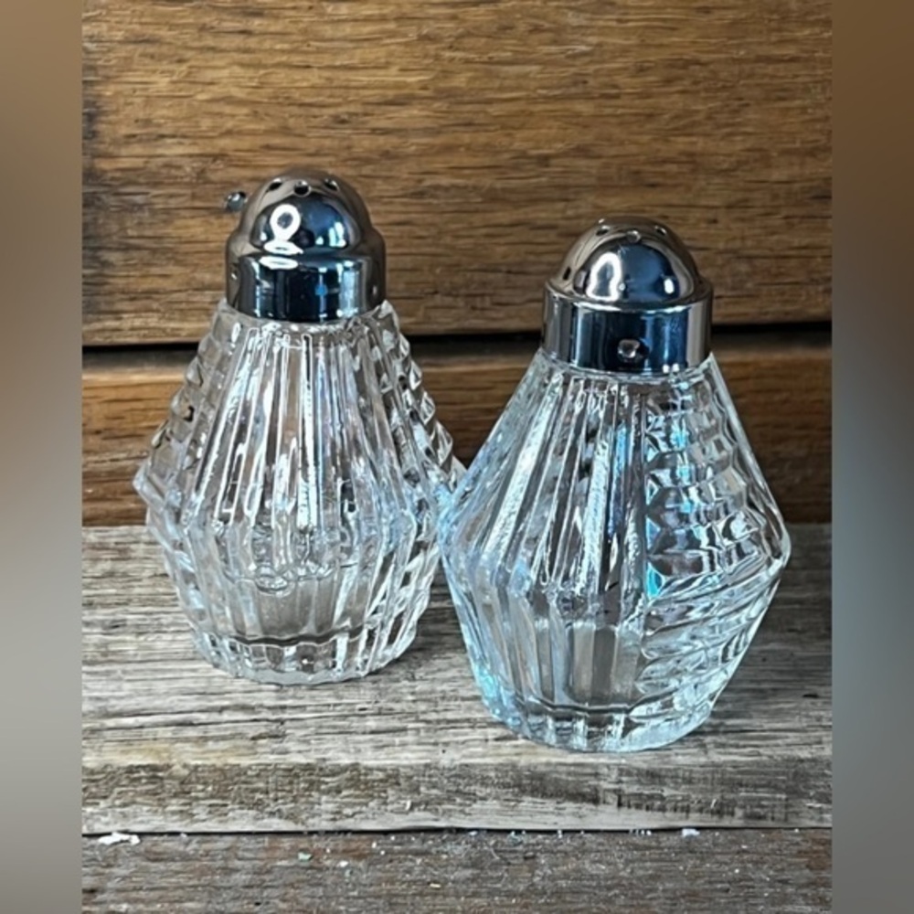 Vintage Anchor Hocking Clear Glass Salt and Pepper Shakers Chrome Tops 3” tall